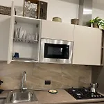 Nel Quartiere Bayres Completamente Rinnovata * Milan