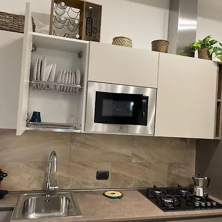 Nel Quartiere Bayres Completamente Rinnovata * Milánó