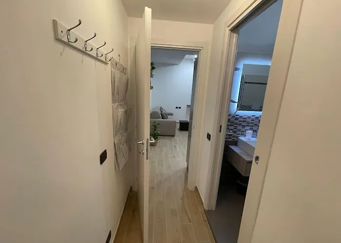 Apartament Nel Quartiere Bayres Completamente Rinnovata Mediolan