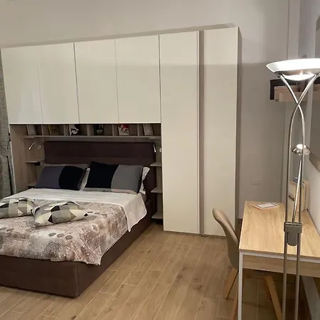 Nel Quartiere Bayres Completamente Rinnovata Daire Milano